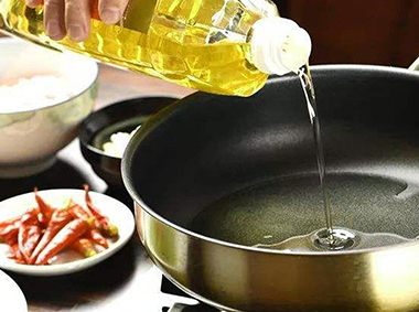 用橄欖油代替其它植物油炒菜好嗎？